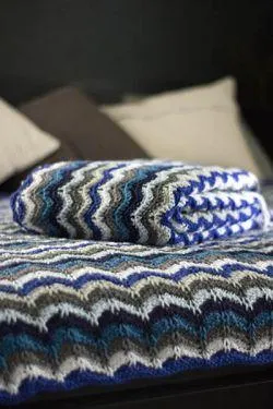 Colorbloom Afghan Deluxe Worsted SMALL