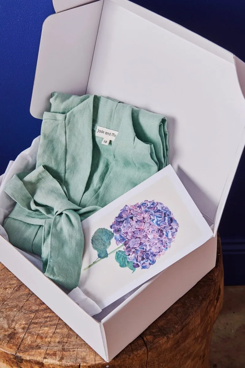 Linen Bathrobe & Hydy Gift Box