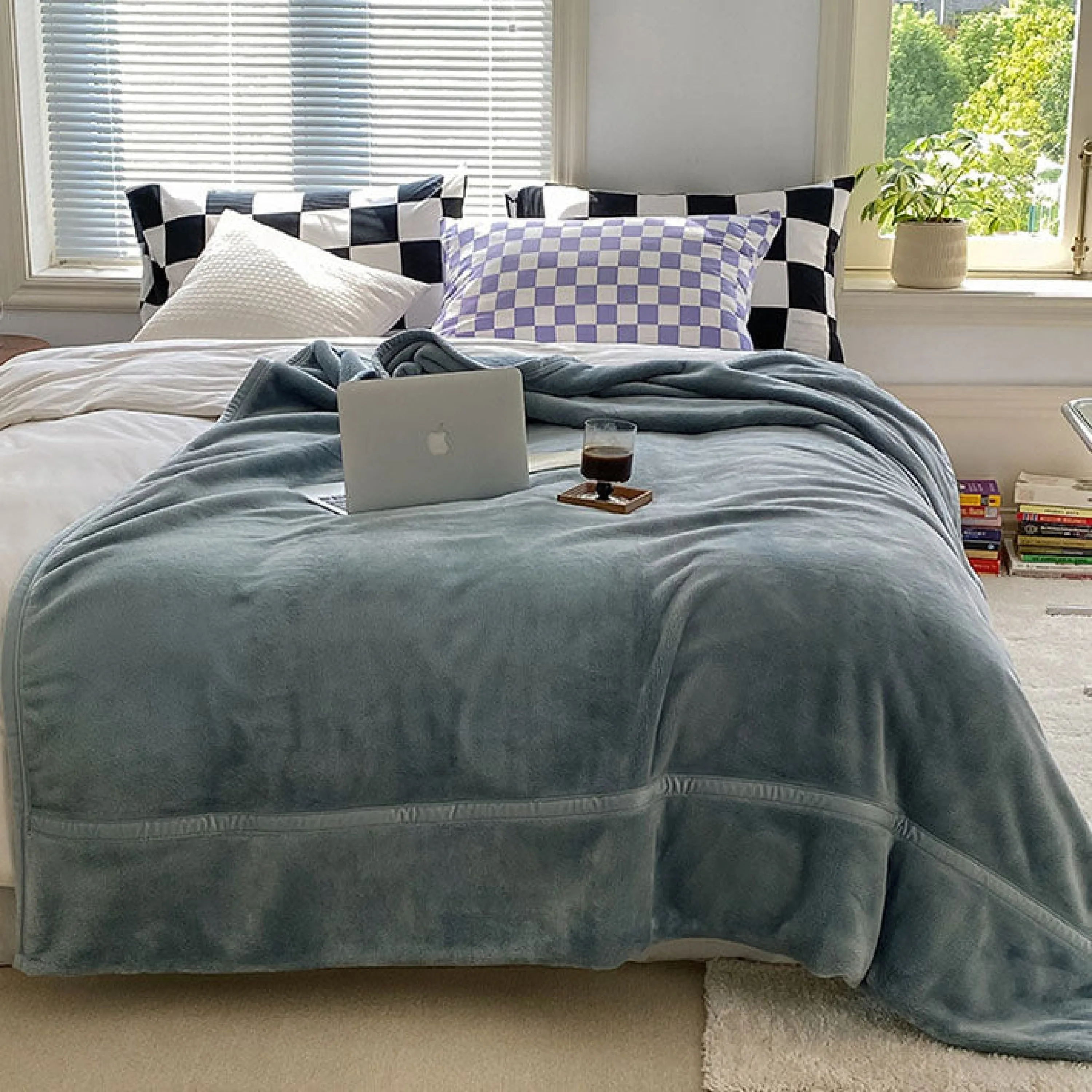 Warm Tone Lush Fleece Blanket / Pink