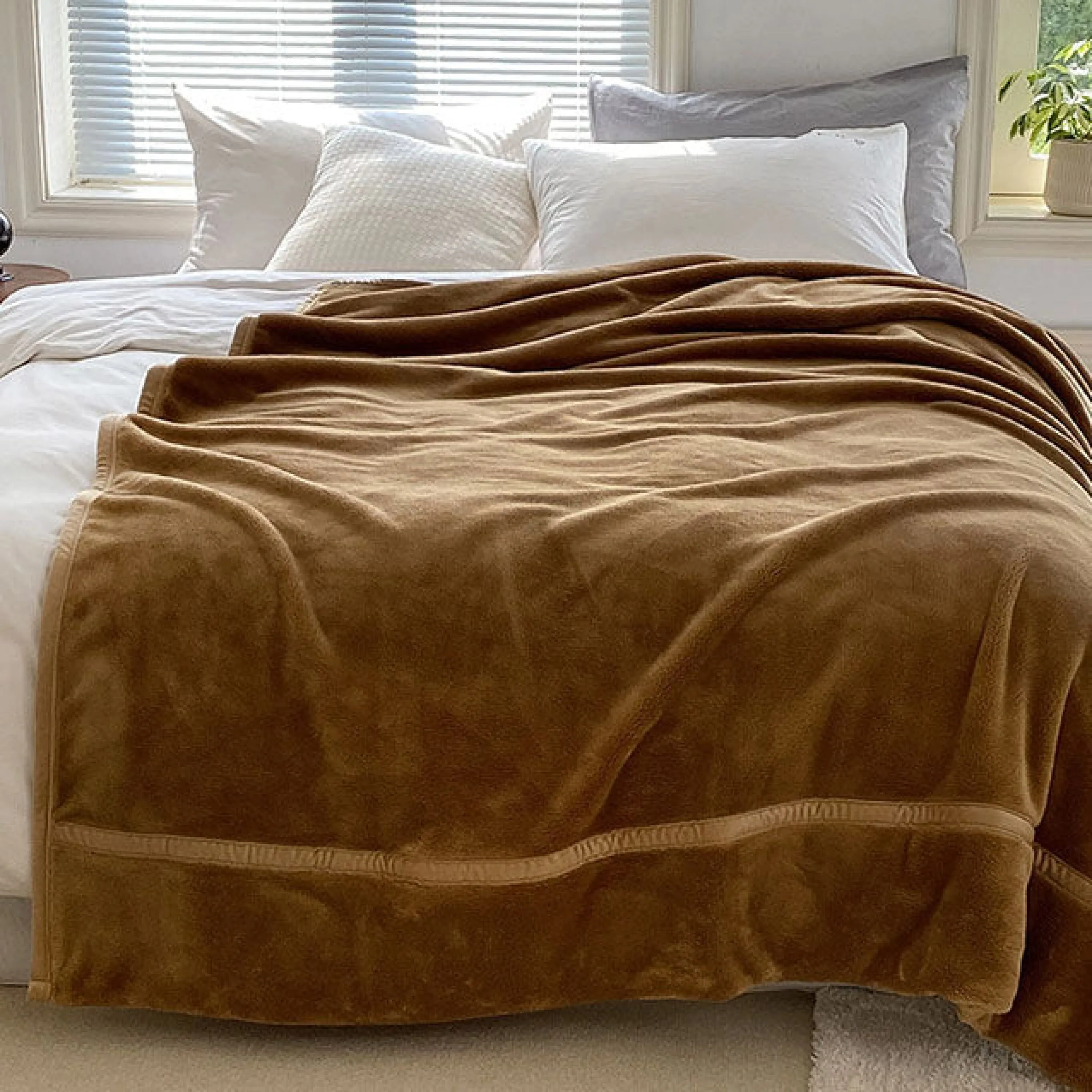 Warm Tone Lush Fleece Blanket / Pink