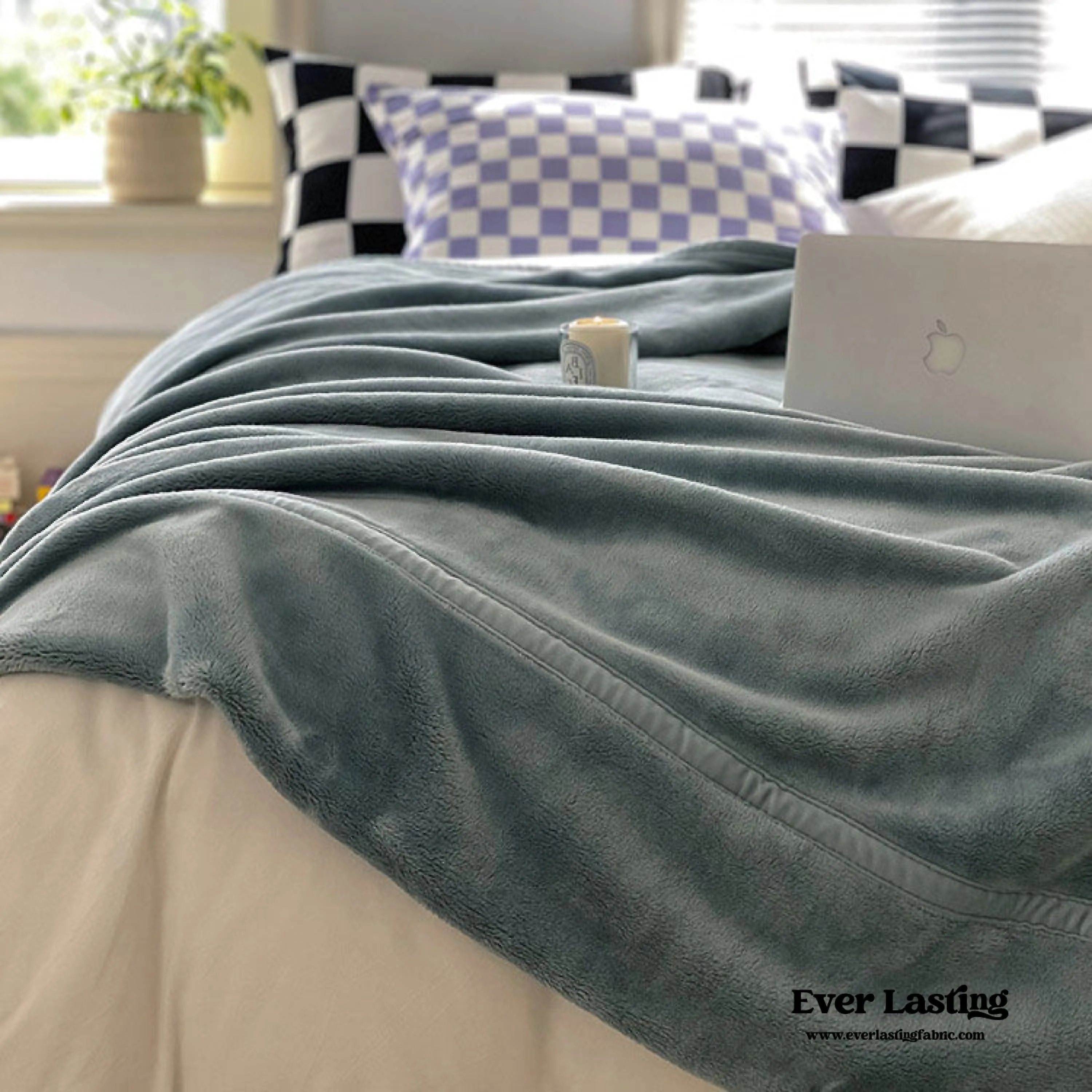 Warm Tone Lush Fleece Blanket / Pink