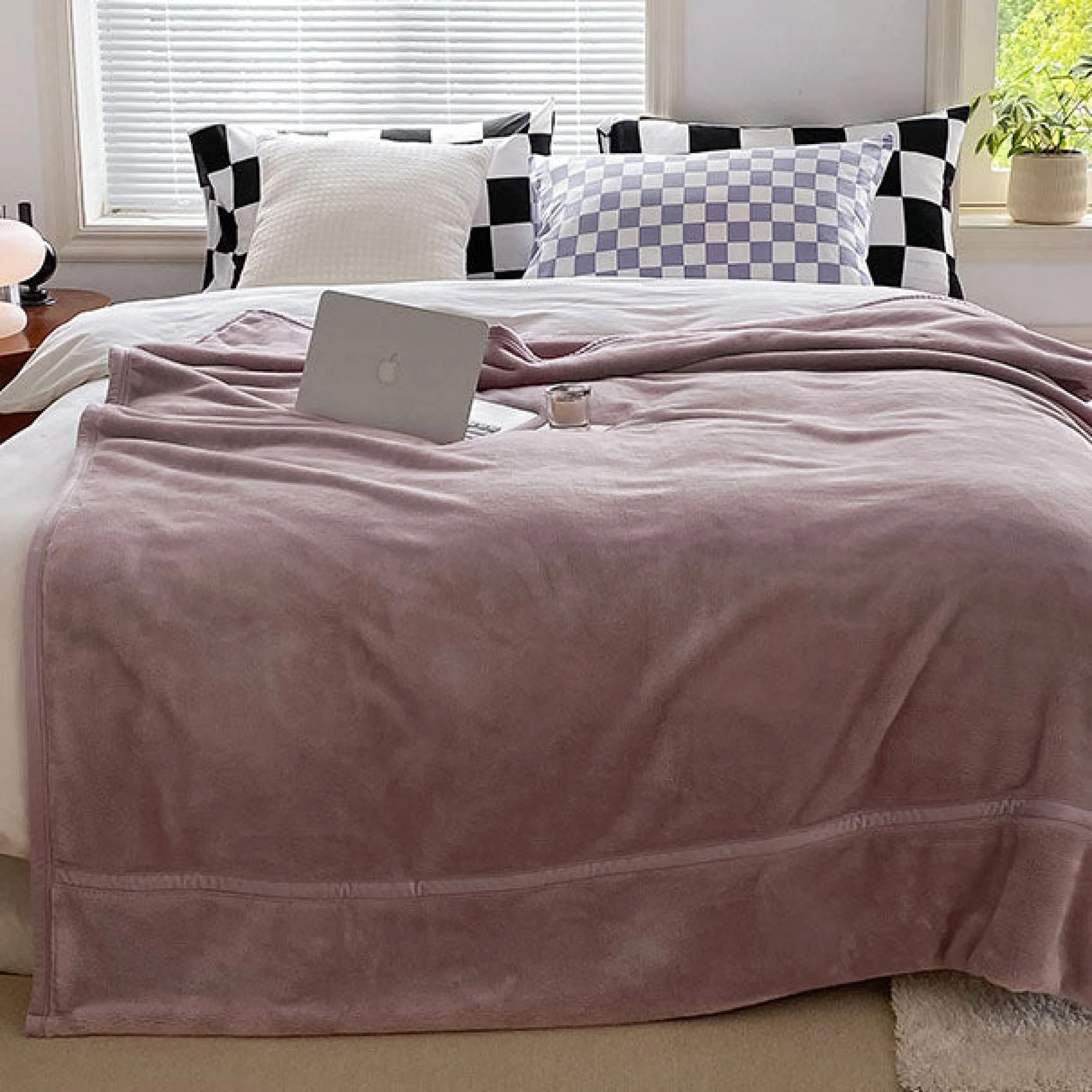 Warm Tone Lush Fleece Blanket / Pink