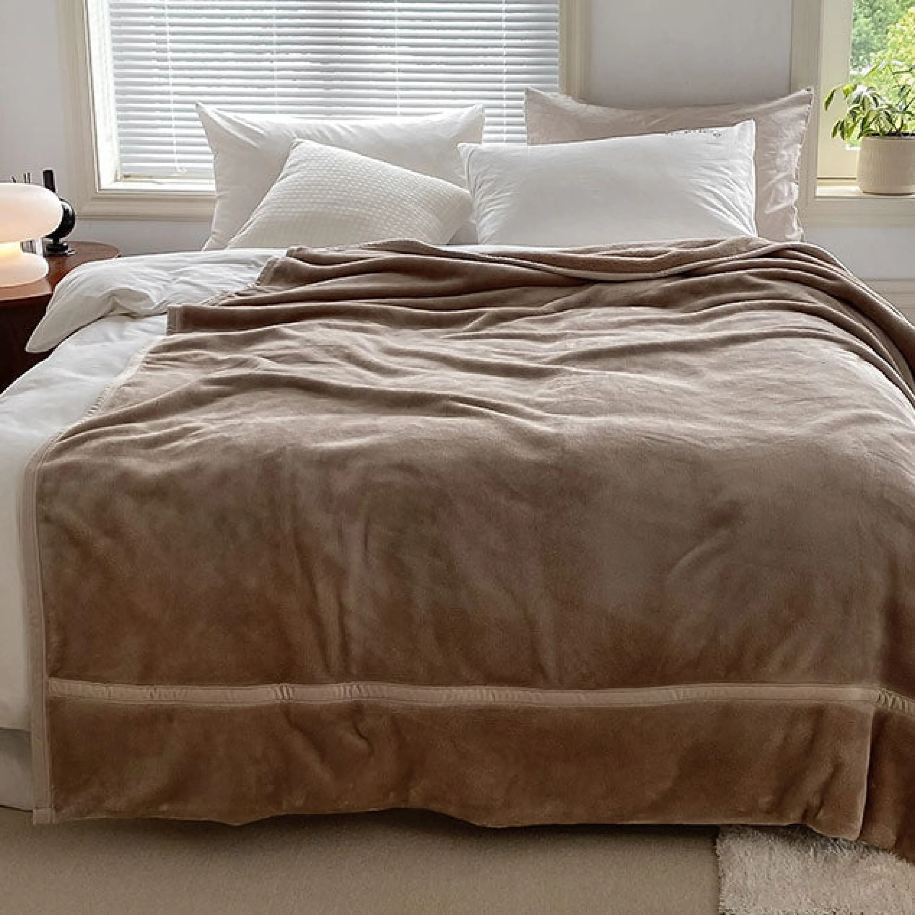 Warm Tone Lush Fleece Blanket / Pink
